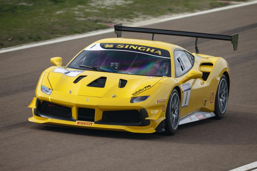  Ferrari 488 Challenge 2017 года  (фото 14 из 38)